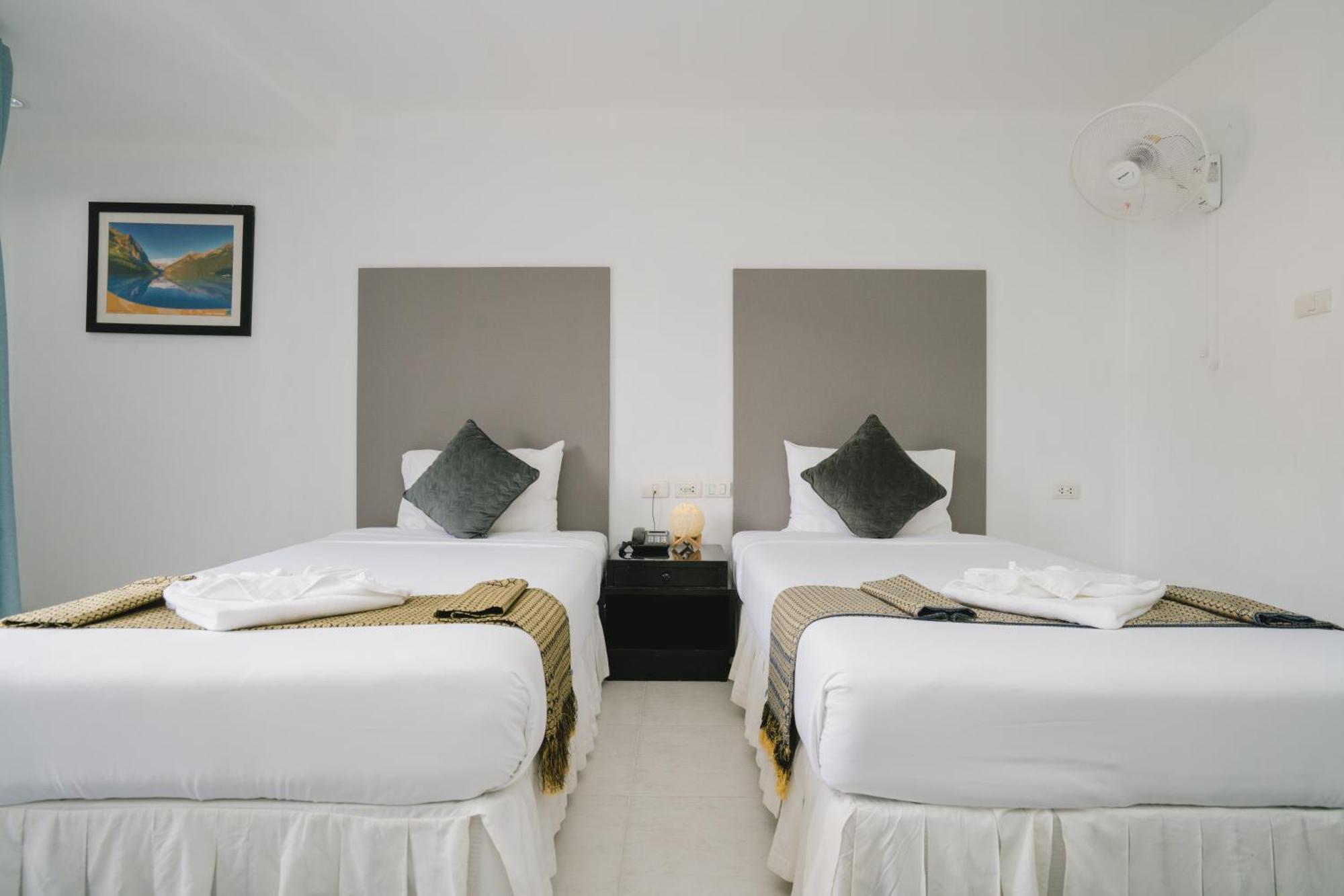 Hotel Noble House Patong Exterior foto