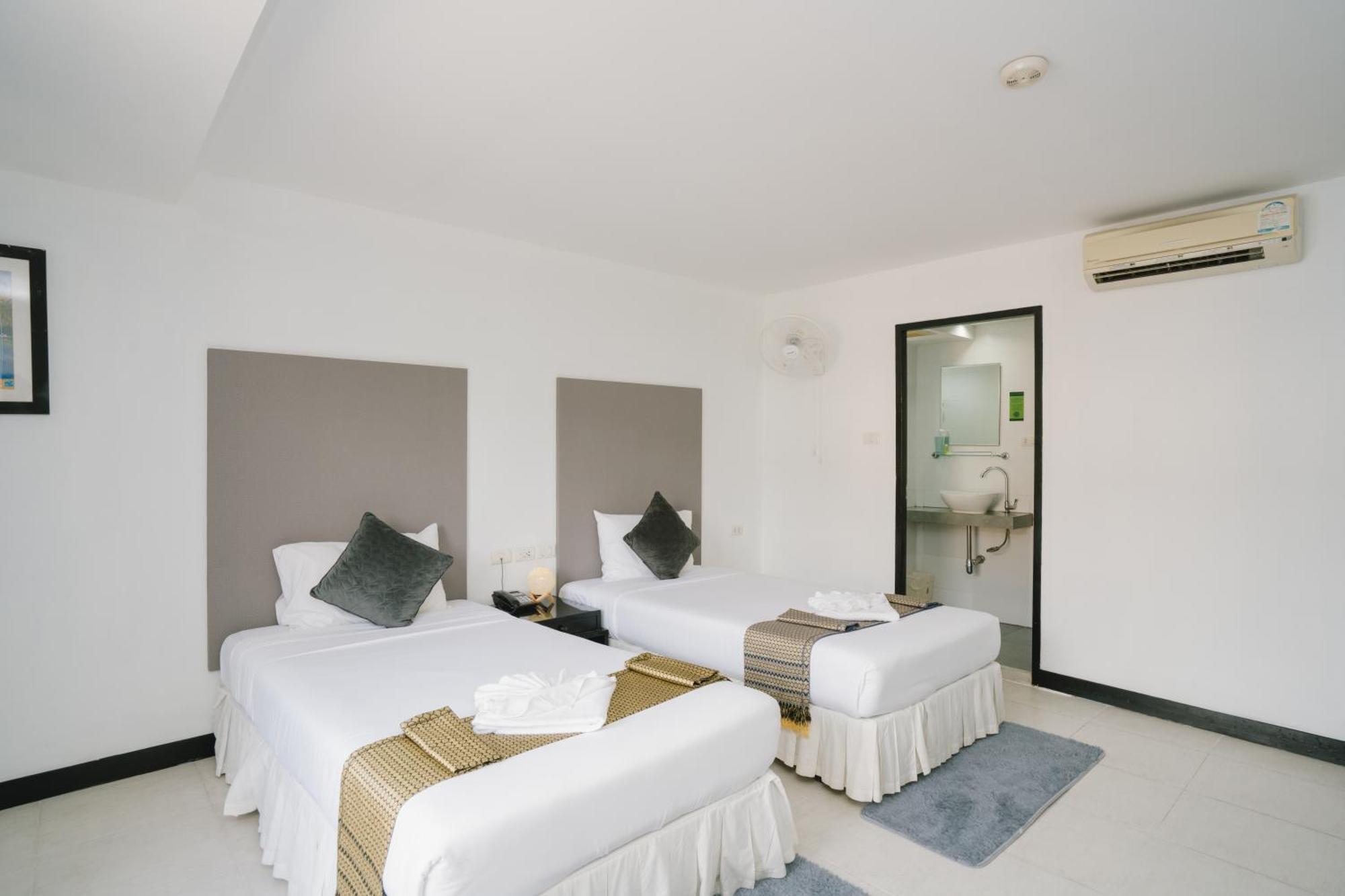 Hotel Noble House Patong Exterior foto